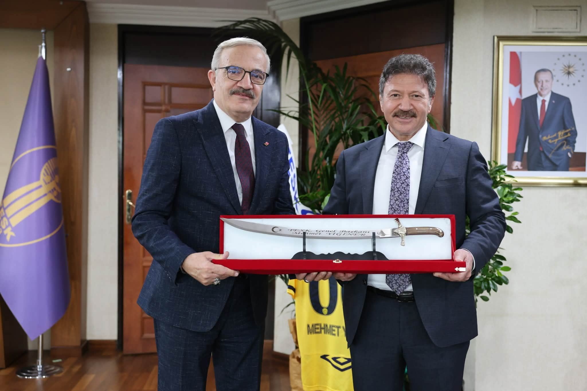 TESK Genel Başkanlığı' na seçilen Federasyon Başkanımız Mehmet YİĞİNER' i makamında ziyaret ettik.